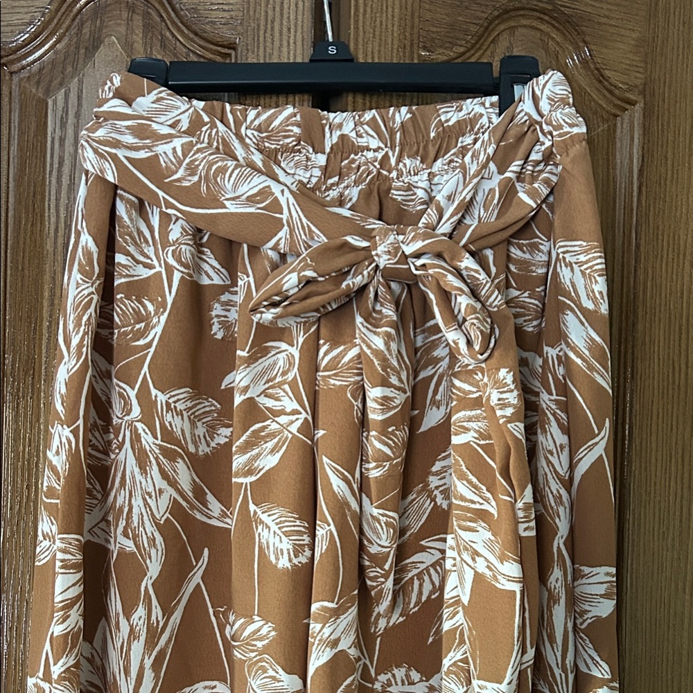 NWT BEACHLY Chic Tan Leaf Print Pants